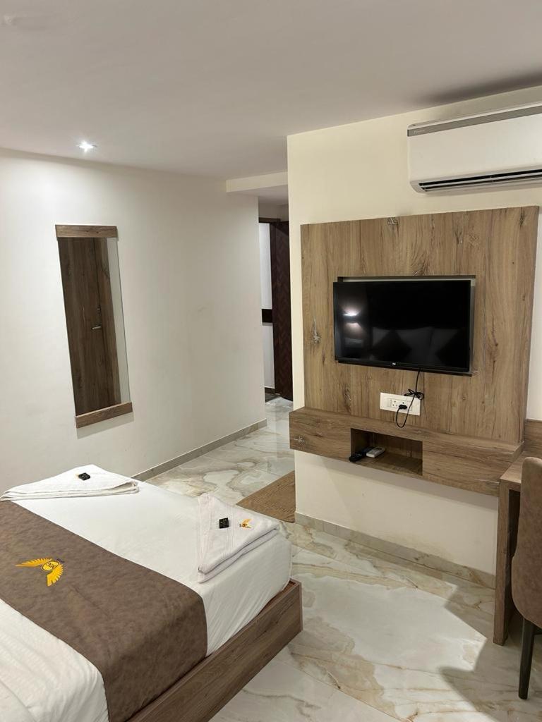 Mig Suites Mumbai Exterior photo